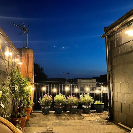 Epic Location, Views & Large Private Terrace Windsor Exterior foto