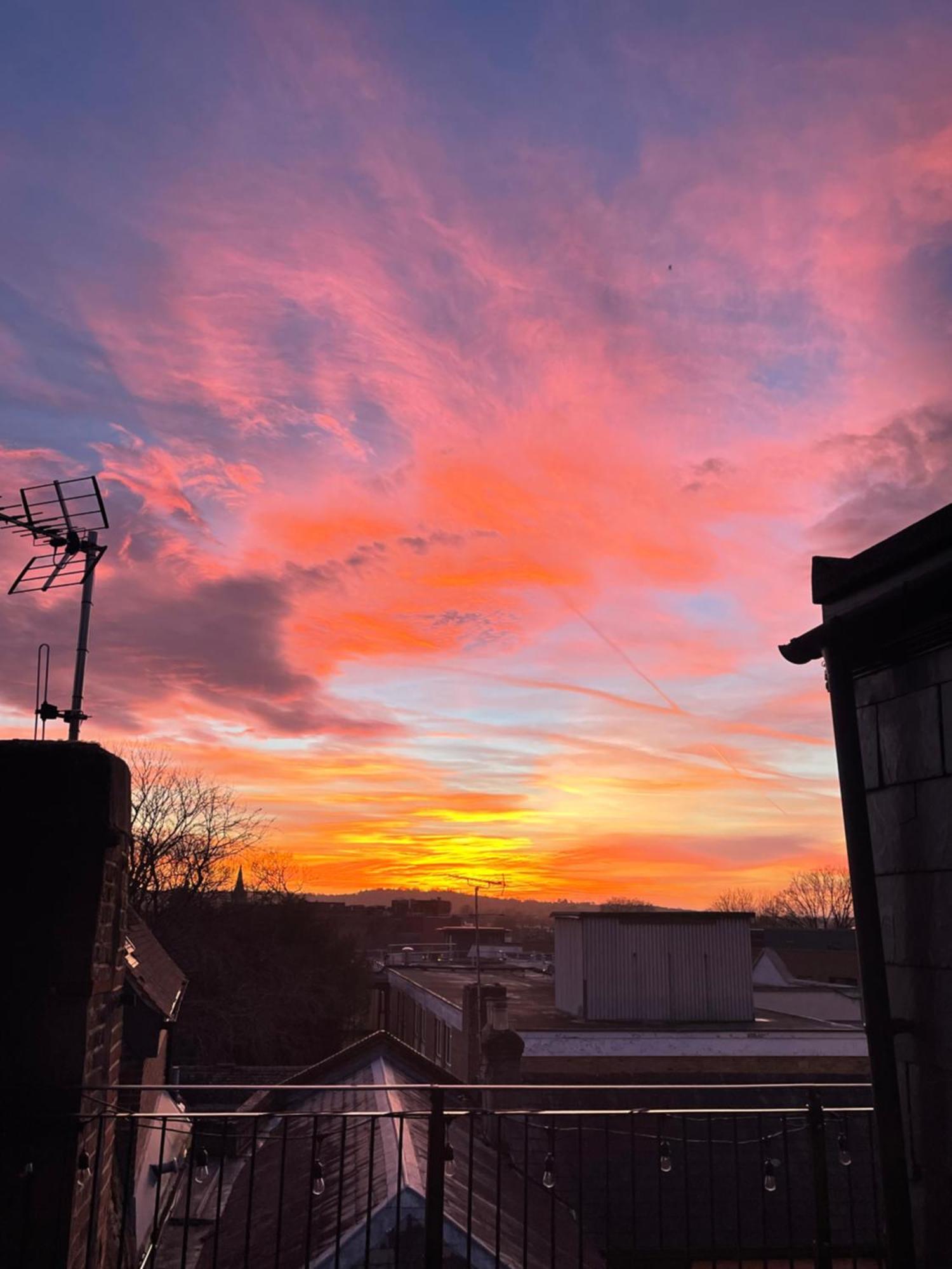 Epic Location, Views & Large Private Terrace Windsor Exterior foto