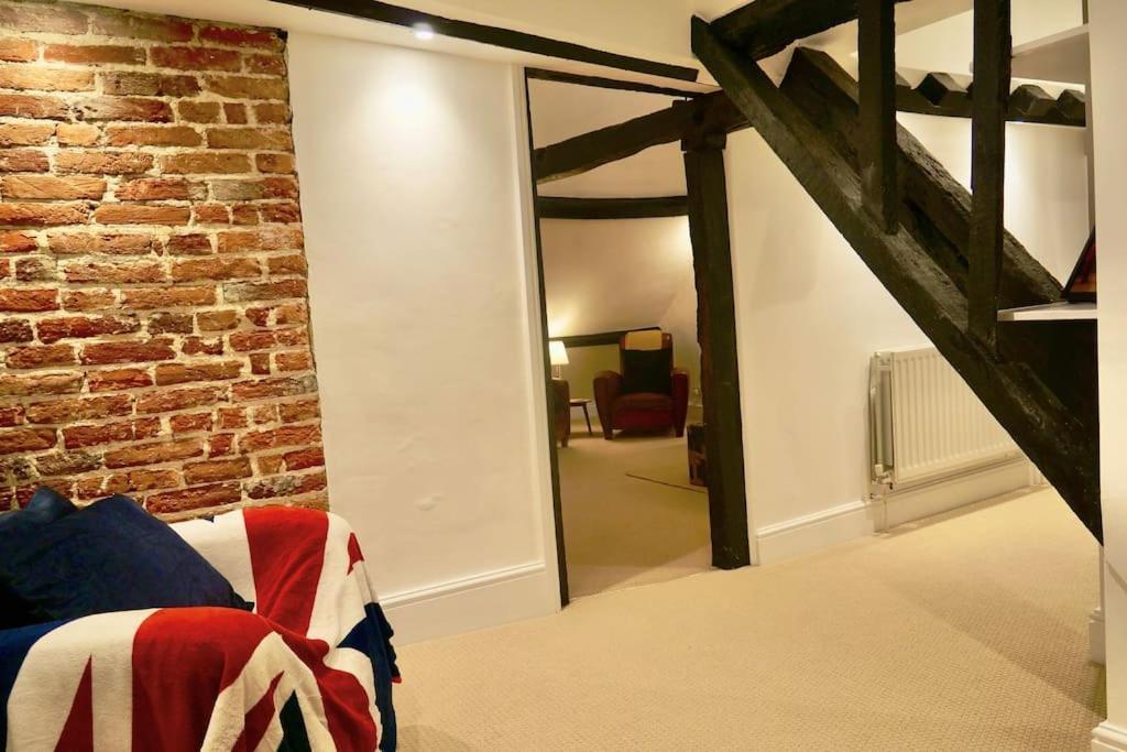 Epic Location, Views & Large Private Terrace Windsor Exterior foto