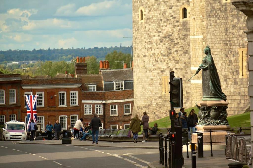 Epic Location, Views & Large Private Terrace Windsor Exterior foto