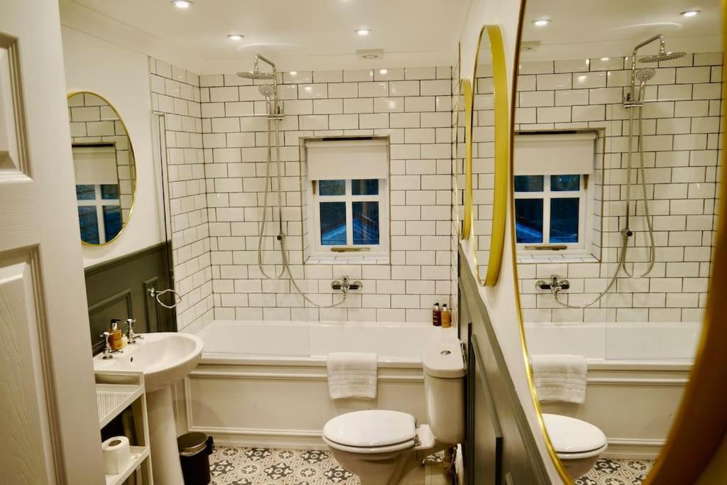 Epic Location, Views & Large Private Terrace Windsor Exterior foto