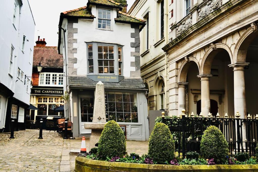 Epic Location, Views & Large Private Terrace Windsor Exterior foto